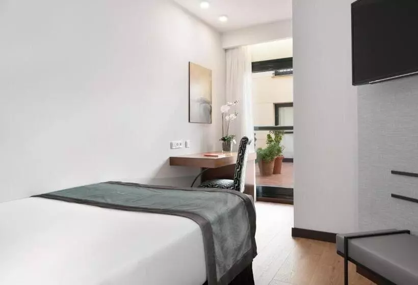 اتاق استاندارد یک نفره, Exe Agora Caceres