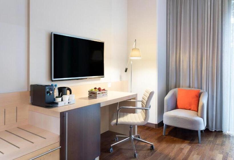 اتاق سوپریور با تخت بزرگ, Four Points By Sheraton Ljubljana Mons