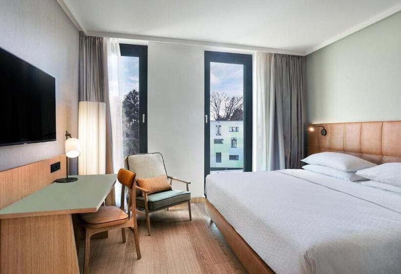 اتاق لوکس با تخت بزرگ, Four Points By Sheraton Ljubljana Mons