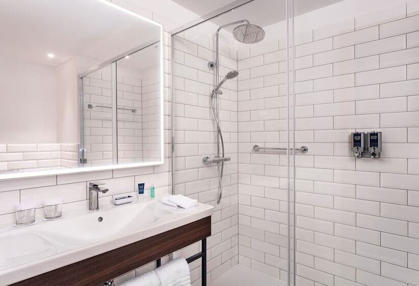 اتاق لوکس, Four Points By Sheraton Ljubljana Mons