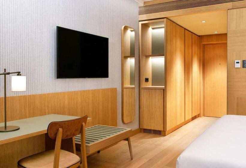 اتاق سوپریور با تخت بزرگ, Four Points By Sheraton Ljubljana Mons