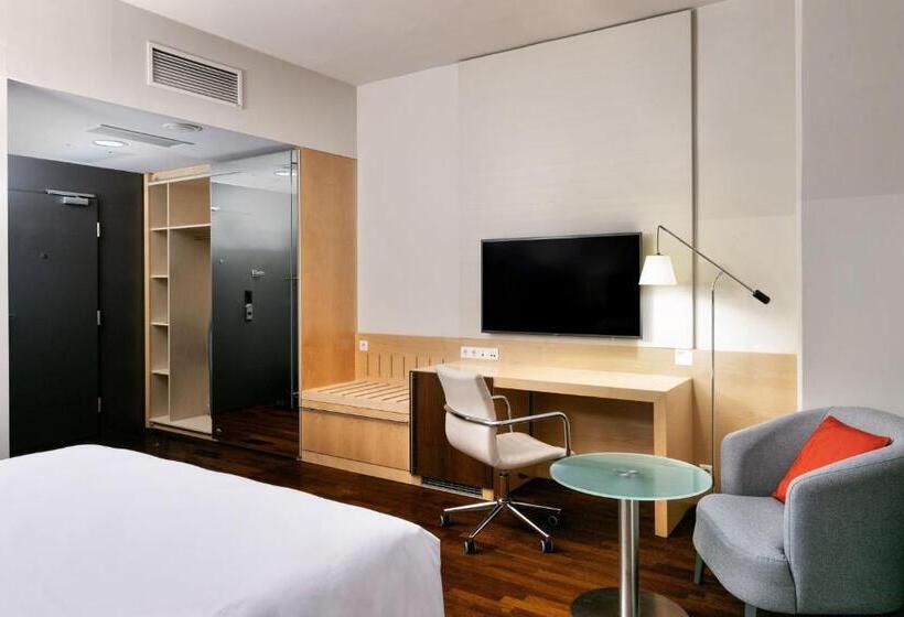 اتاق لوکس, Four Points By Sheraton Ljubljana Mons