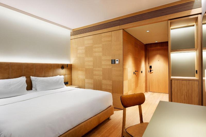 اتاق لوکس با تخت بزرگ, Four Points By Sheraton Ljubljana Mons