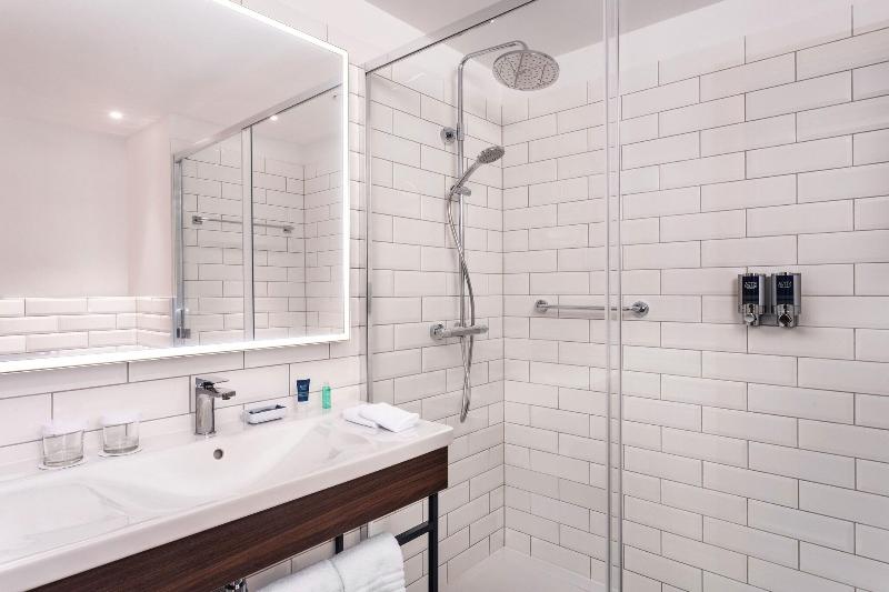 اتاق لوکس با تخت بزرگ, Four Points By Sheraton Ljubljana Mons