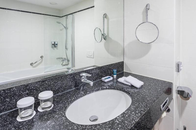 اتاق سوپریور با تخت بزرگ, Four Points By Sheraton Ljubljana Mons