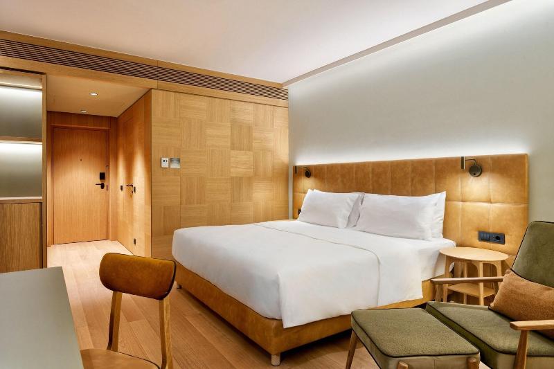 اتاق سوپریور با تخت بزرگ, Four Points By Sheraton Ljubljana Mons