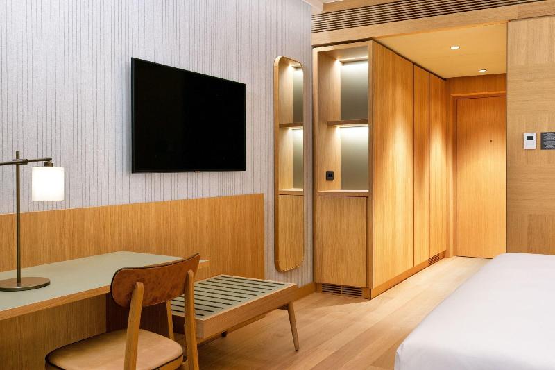 اتاق سوپریور با تخت بزرگ, Four Points By Sheraton Ljubljana Mons