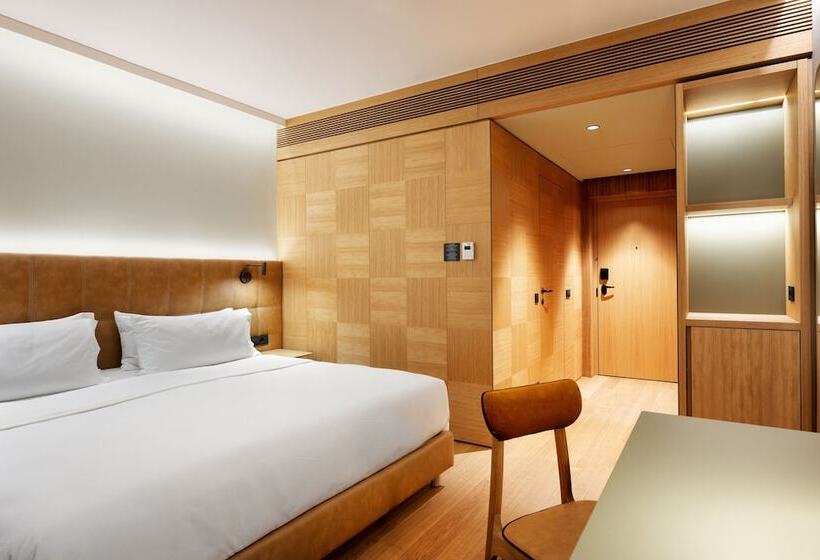 اتاق لوکس, Four Points By Sheraton Ljubljana Mons