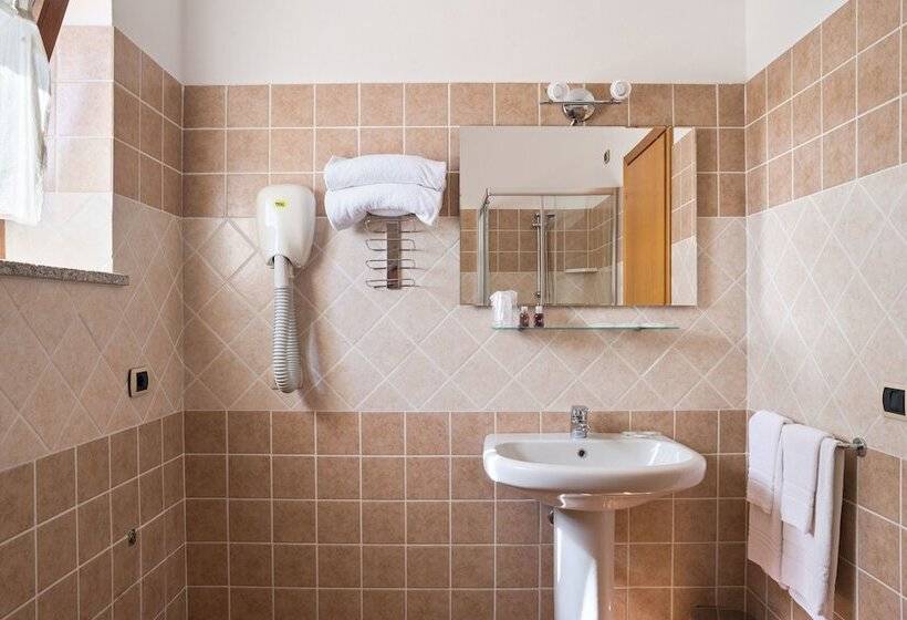 带阳台的三人标准间, Lh Hotel La Funtana