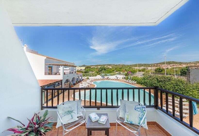 带泳池观景的豪华房, Lh Hotel La Funtana