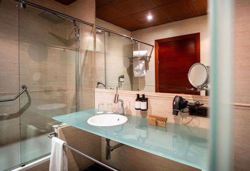 Habitación Triple Deluxe, Monasterio De Boltana Spa