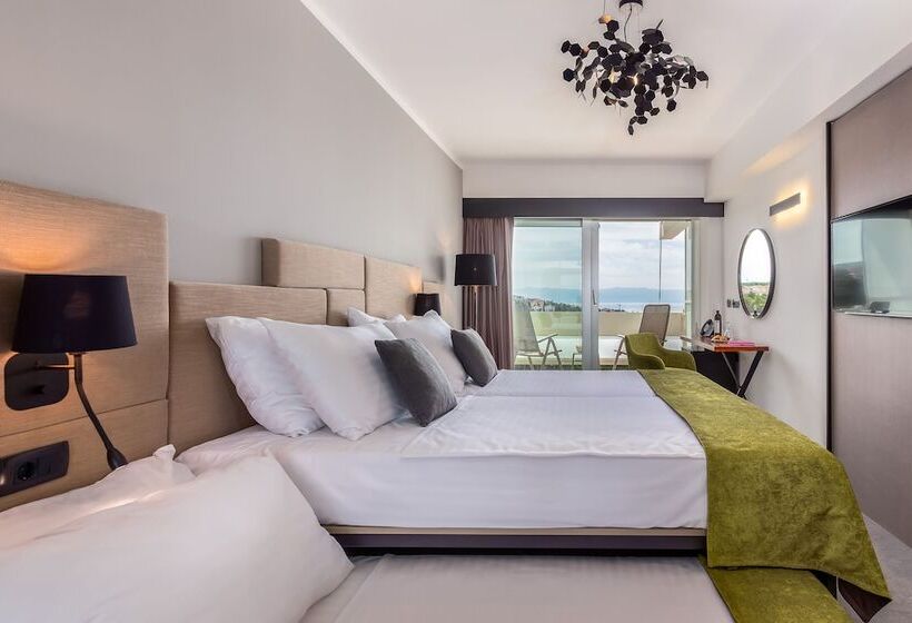 Семейный Номер Вид на Море, Omorika