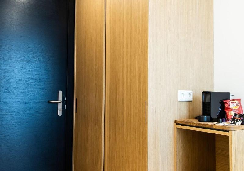 Семейный Номер Вид на Море, Omorika