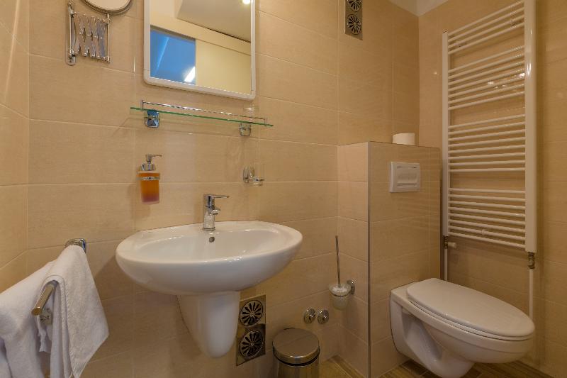 Семейный Номер Вид на Море, Omorika