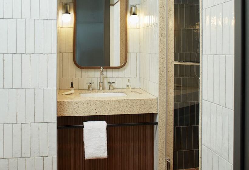 اتاق استاندارد با چشمانداز, The Hoxton, Poblenou