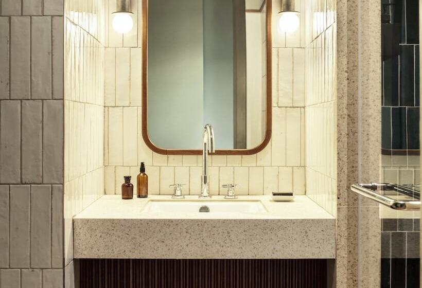 اتاق استاندارد با چشمانداز, The Hoxton, Poblenou