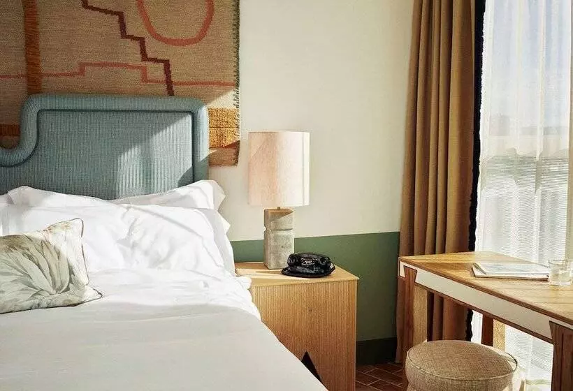 اتاق استاندارد با چشم‌انداز, The Hoxton, Poblenou
