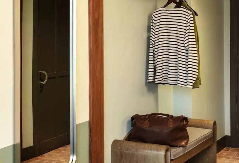 اتاق استاندارد با چشم‌انداز, The Hoxton, Poblenou