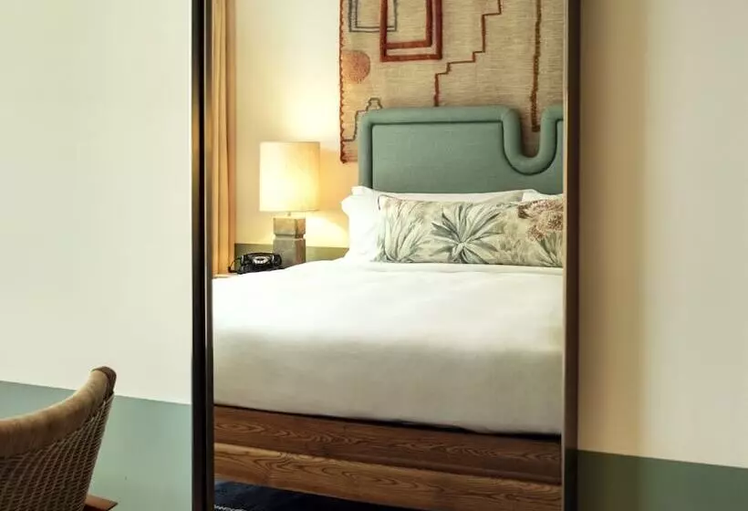 اتاق استاندارد با چشم‌انداز, The Hoxton, Poblenou