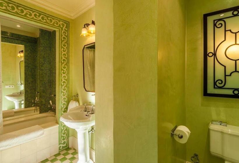 غرفة قياسية, The Salvia   Adults Only