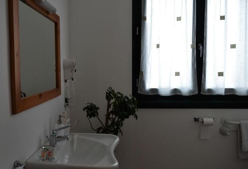 חדר סטנדרט יחיד מותאם לאדם עם מוגבלויות, Agriturismo Le Oche Selvatiche