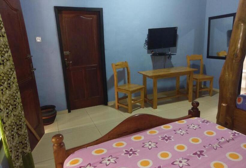 غرفة قياسية ثلاثية, Big Foot Safari Lodge