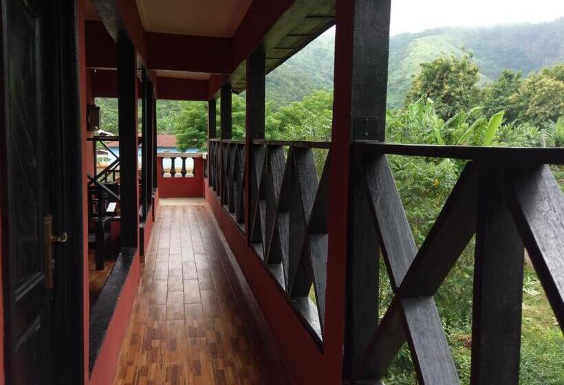 غرفة قياسية مطلة على الجبل, Big Foot Safari Lodge