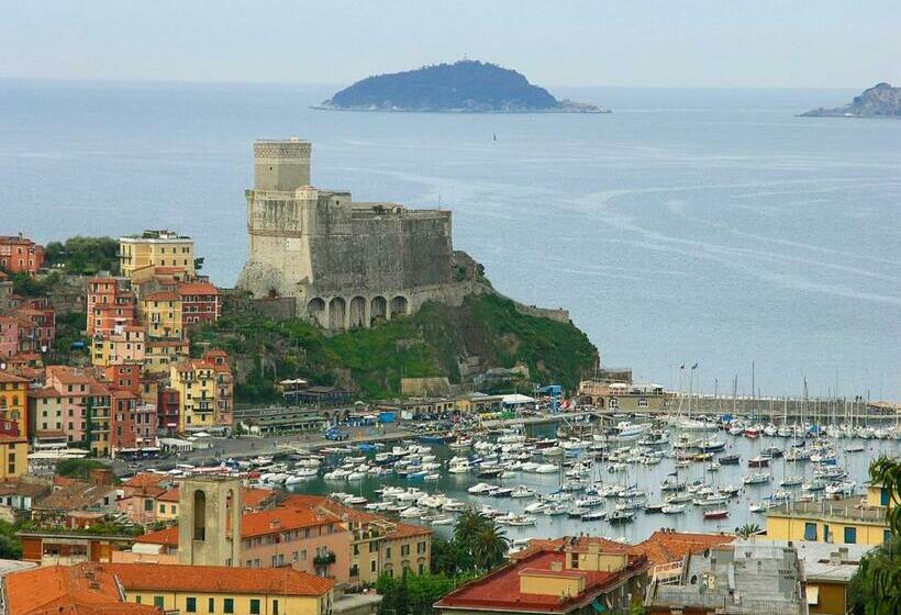 غرفة قياسية مزوَّدة بتراس, Forni Rosaia