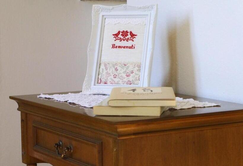 شقة غرفة واحدة, Forni Rosaia