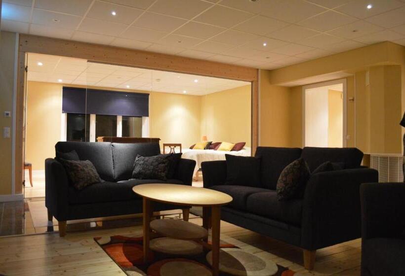 דירת שלושה חדרים, Lannavaara Lodge