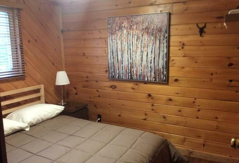 غرفة أساسية, Madawaska Lodge