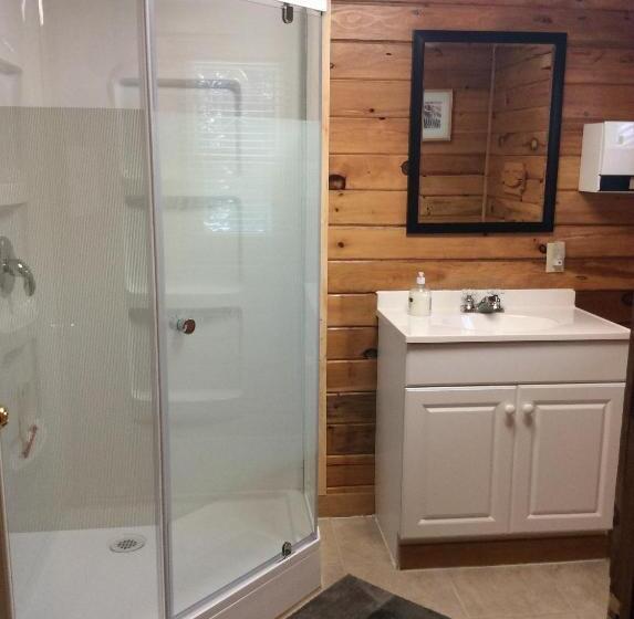 غرفة إقتصادية, Madawaska Lodge