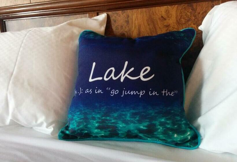 غرفة قياسية رباعية, All Tucked Inn