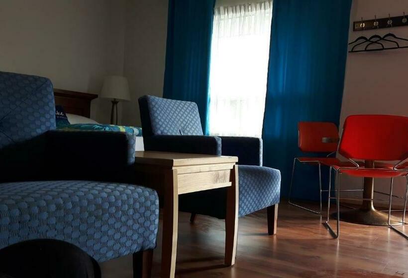 غرفة عائلية, All Tucked Inn