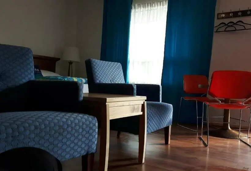 ファミリールーム, All Tucked Inn