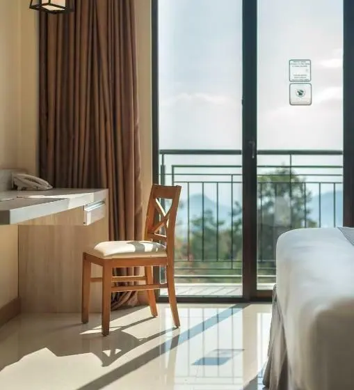 バルコニー付きデラックスルーム, Nava Hotel Tawangmangu