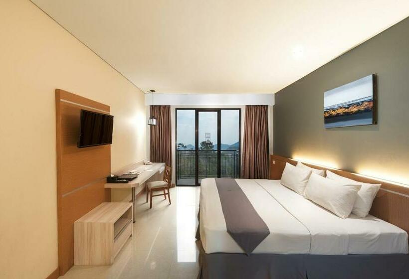 Номер Deluxe с Балконом, Nava Hotel Tawangmangu