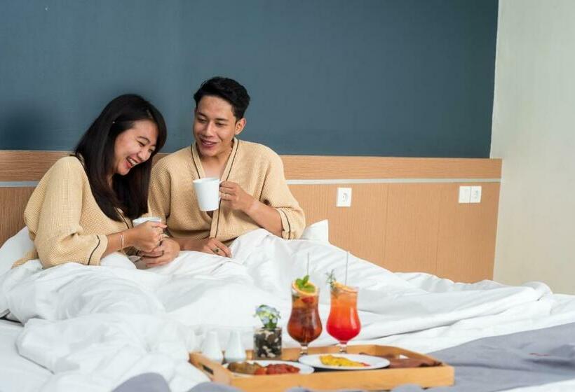 발코니 디럭스 룸, Nava Hotel Tawangmangu