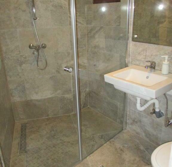 غرفة قياسية, Cabana Poiana Galdei