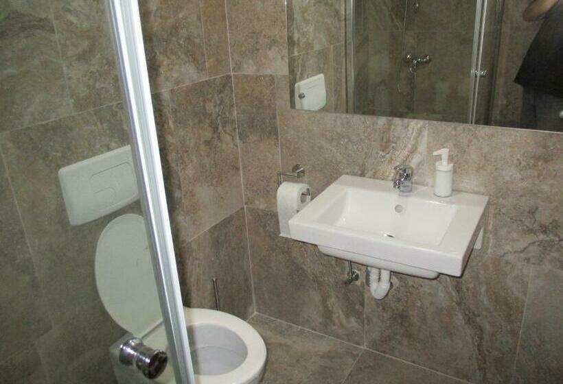 غرفة قياسية, Cabana Poiana Galdei