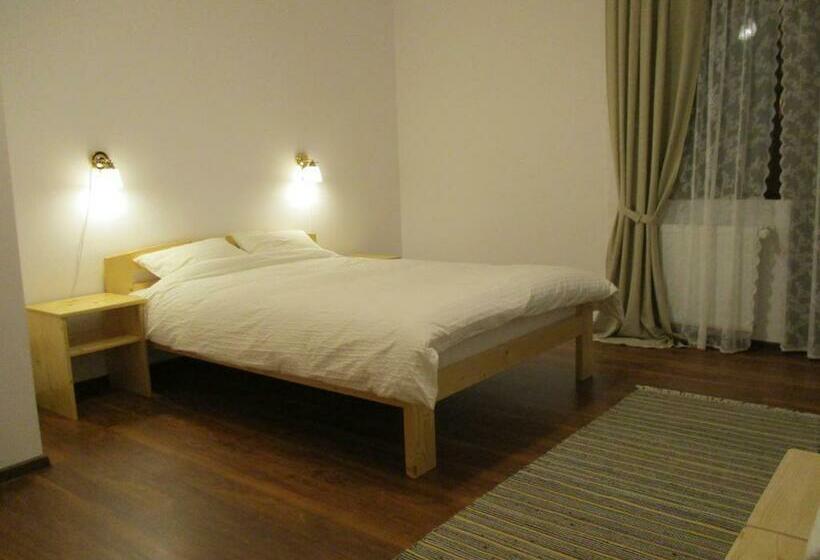 غرفة قياسية, Cabana Poiana Galdei