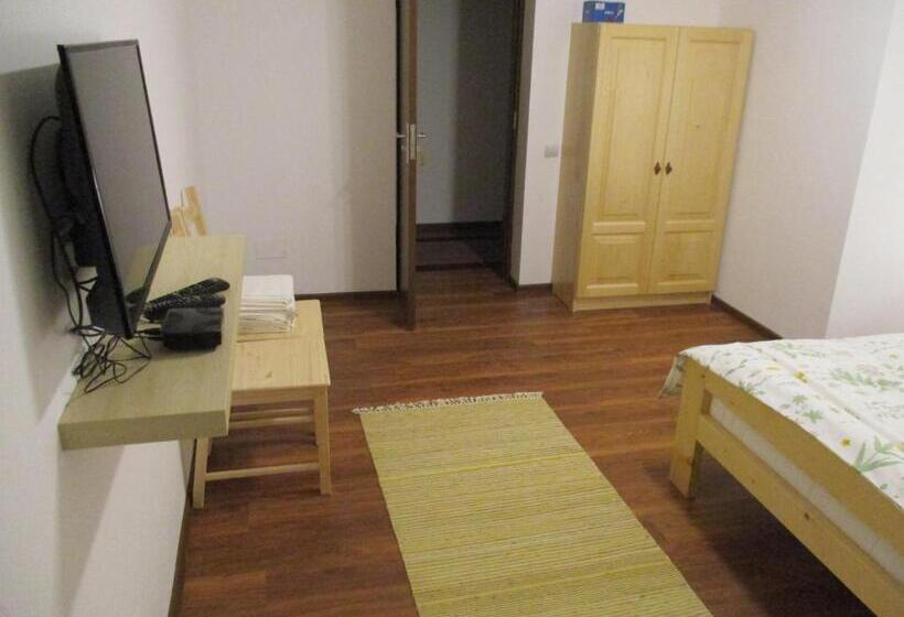 غرفة قياسية, Cabana Poiana Galdei