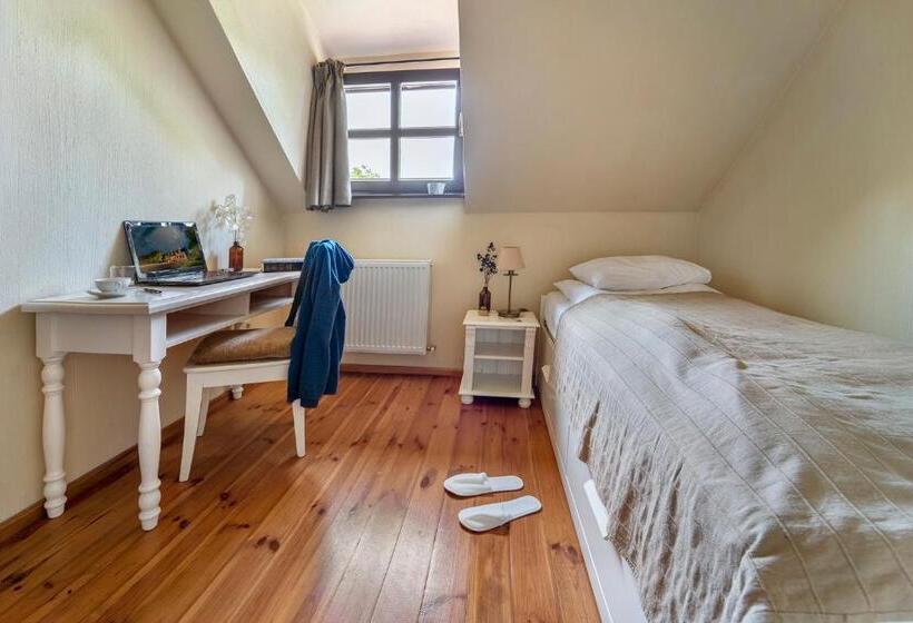 スタンダードトリプルルーム, Conacul Gaal Kuria