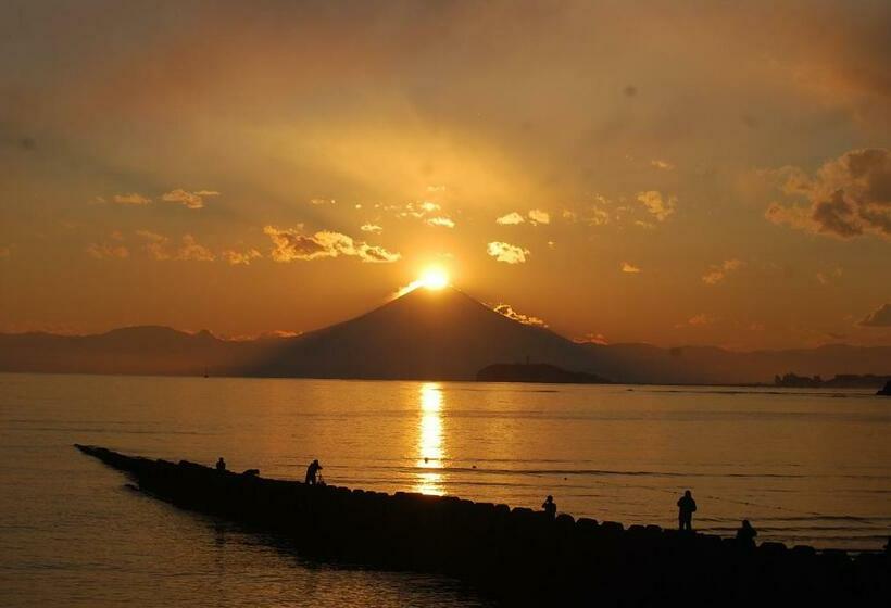 منزل غرفة نوم واحدة, Glocal Zushi Beach House