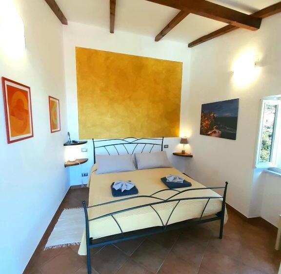 Четырехместный Номер Стандарт с Балконом, Pietra Di Mare