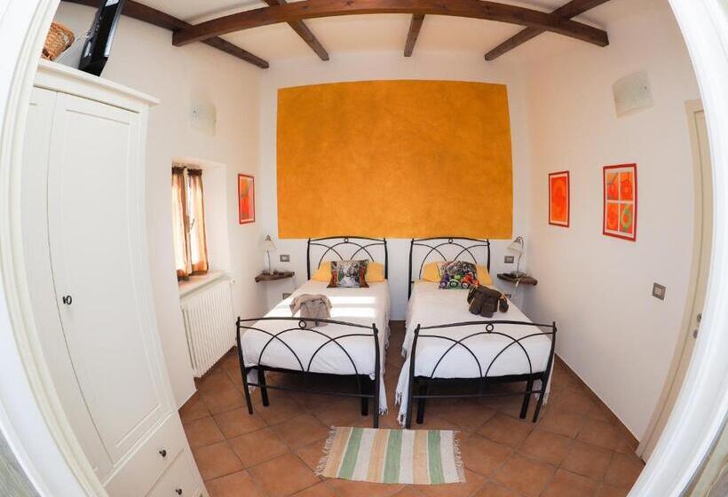 Четырехместный Номер Стандарт с Балконом, Pietra Di Mare