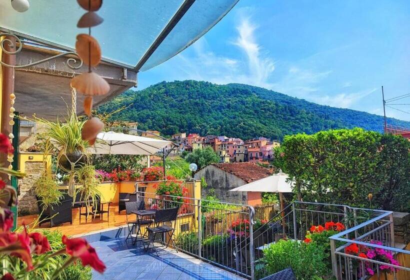 Четырехместный Номер Стандарт с Балконом, Pietra Di Mare