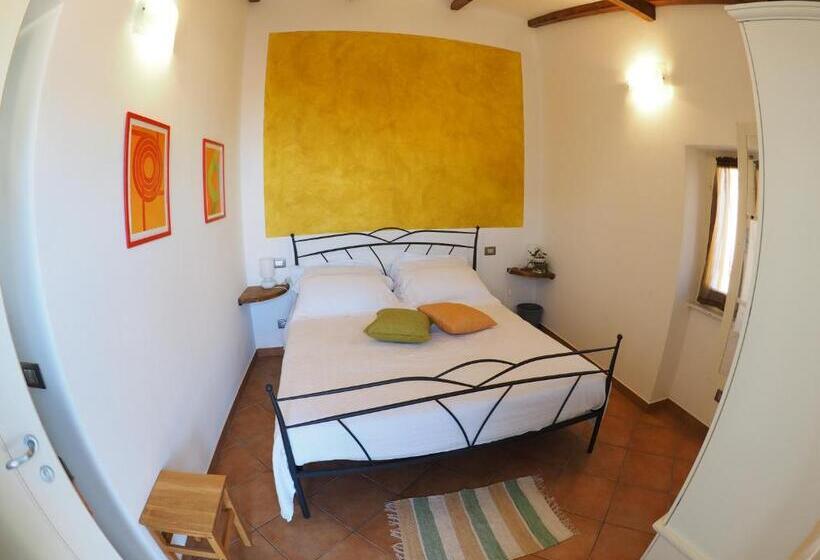 Четырехместный Номер Стандарт с Балконом, Pietra Di Mare