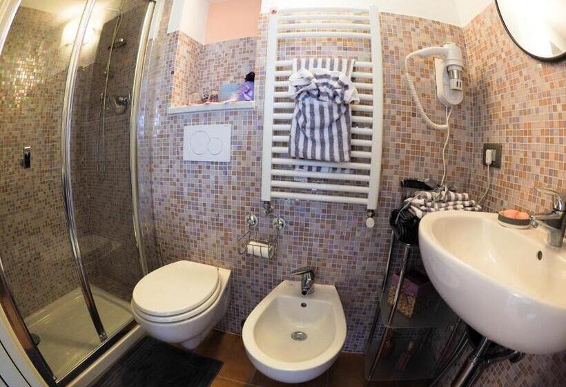 Четырехместный Номер Стандарт с Балконом, Pietra Di Mare