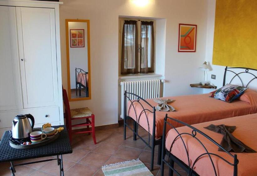 Четырехместный Номер Стандарт с Балконом, Pietra Di Mare